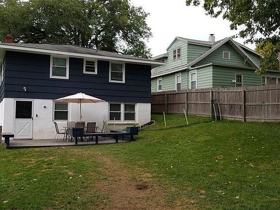 3rd image of 219 Luddington St