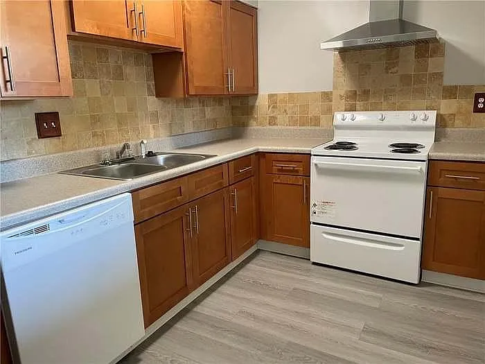 3117 Colonial Way #J — Photo 5