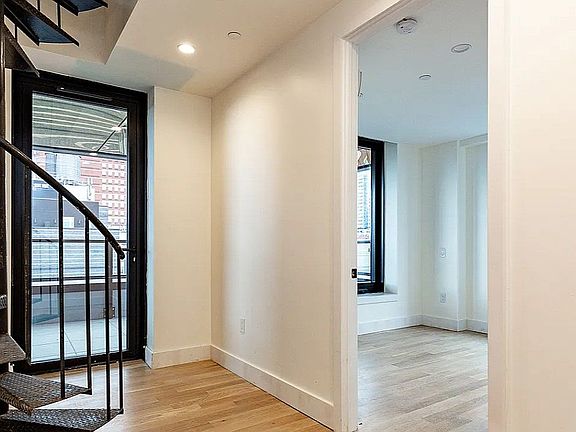 5th image of 260 Gold St #1201-13