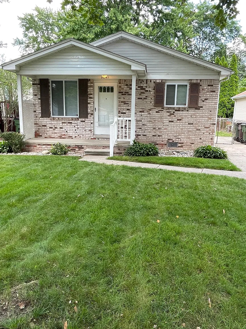 8841 Janis St photo 1