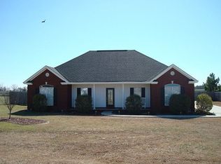 66 Summerfield Ct, Deatsville, AL 36022