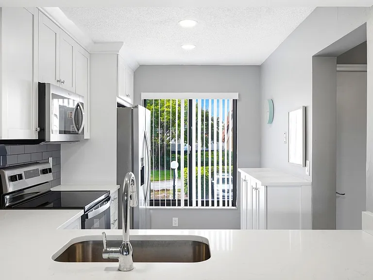 6105 Palma Del Mar Blvd S #219 — Photo 14