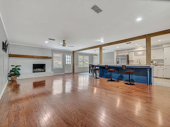 5th image of 2115 E Austin St