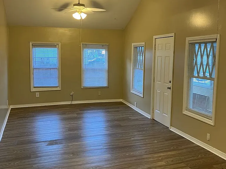 1151 Bender Ave — Photo 5