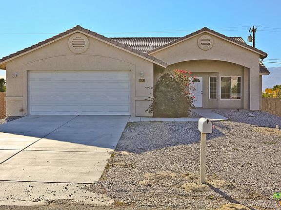 3rd image of 67625 Broken Arrow Ln