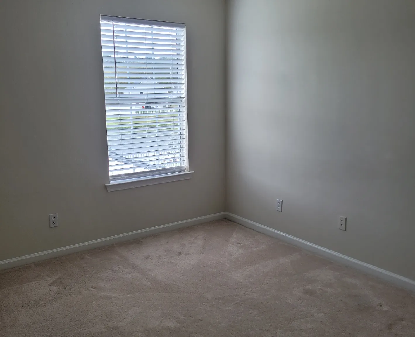 4 bed, 2108 sqft, $1,200 — Photo 3