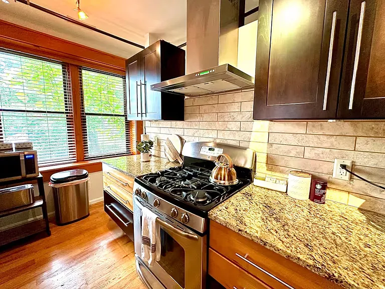 1417 Main St #4 — Photo 8