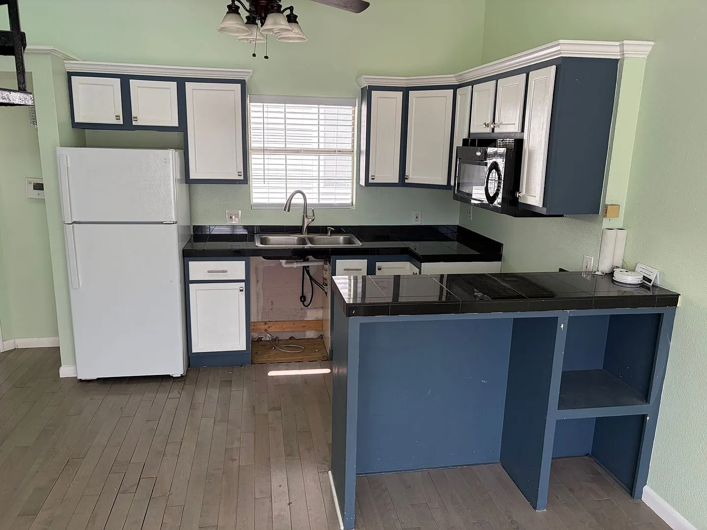 Remodeled 2 Bedroom Unit In Cobblestone - Water Included and 5 minutes from LSUS! — Photo 4