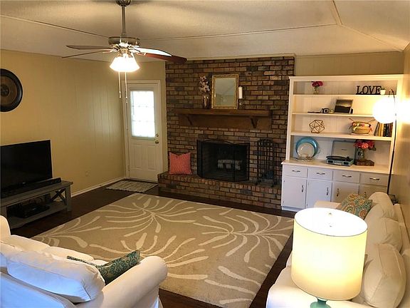 5th image of 605 Stoneybrook Dr