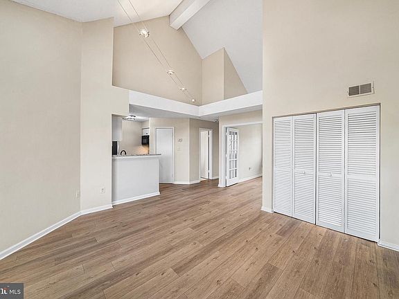 3rd image of 10835 Amherst Ave APT C