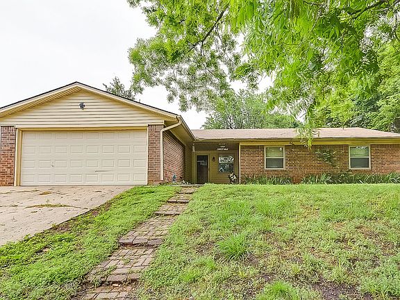 3rd image of 4509 Forest Hills Dr