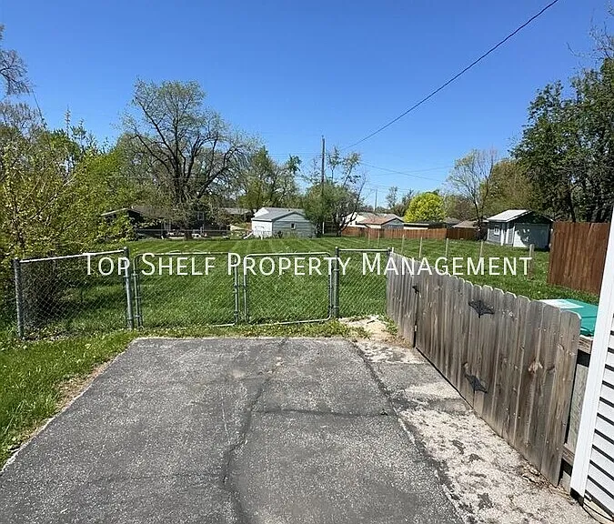 308 SW Westview Dr — Photo 10