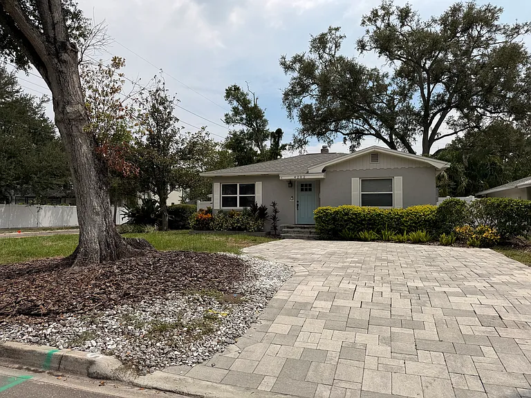 4202 W Palmira Ave — Photo 2