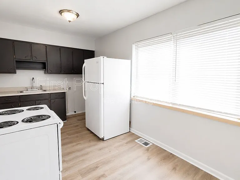 400 N Clark Blvd #1 — Photo 3