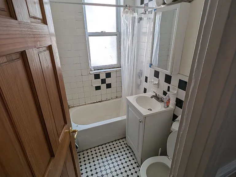352 Riverway #14 — Photo 6