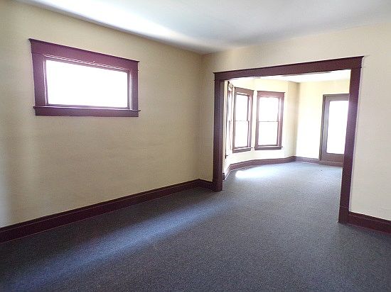 2nd image of 712 Townsend Pl