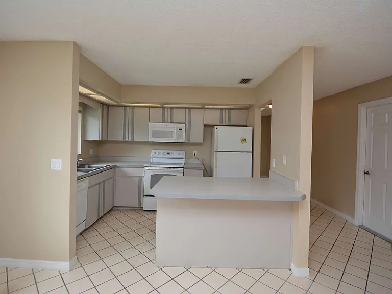 30 Farmsworth Dr #B — Photo 14