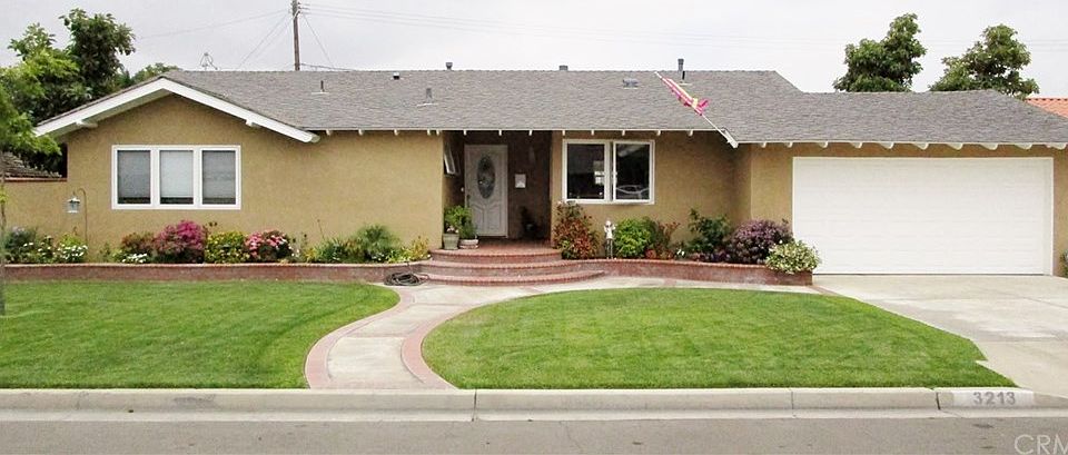 1st image of 3213 W Oaklawn Dr