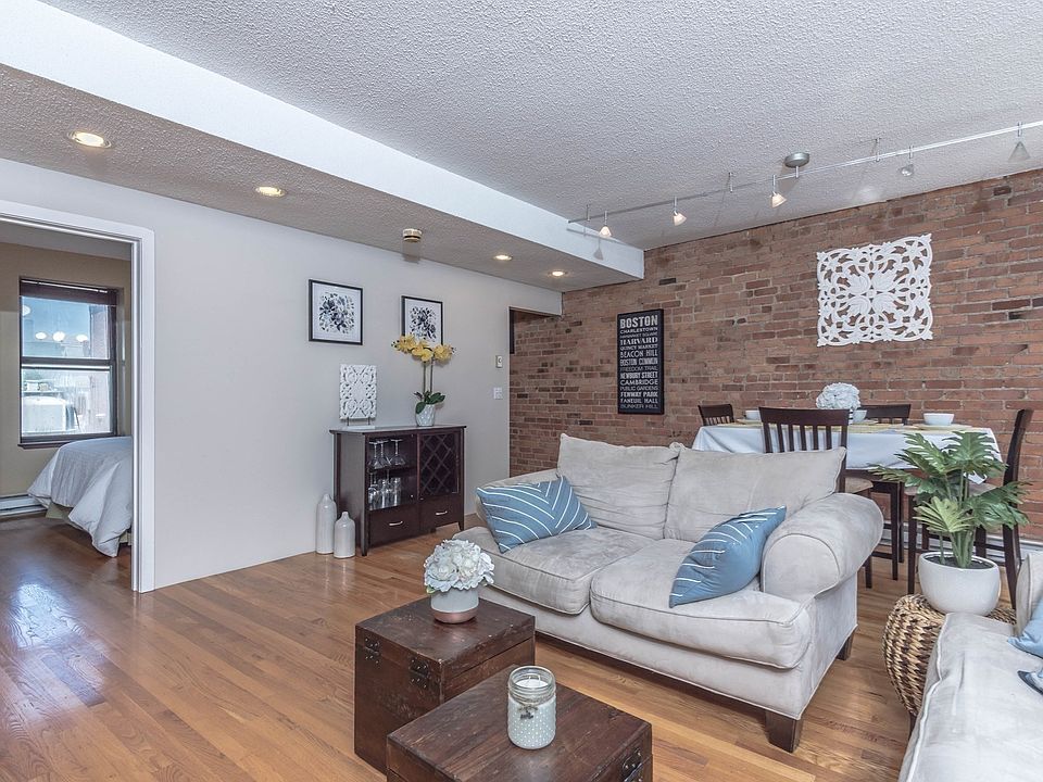 1st image of 2 Cypress Rd APT 204
