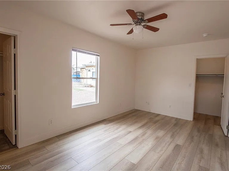 119 W Victory Rd — Photo 13