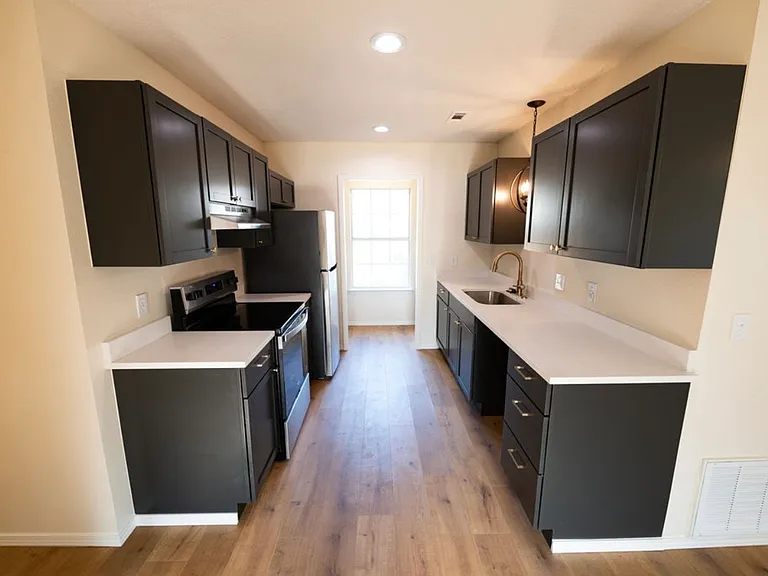 4172 Backus Ave — Photo 6