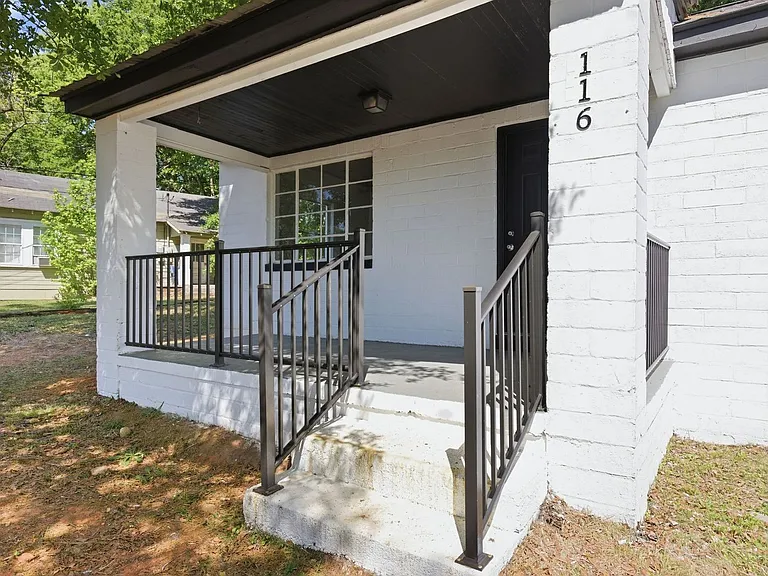 116 Chester Ave — Photo 18