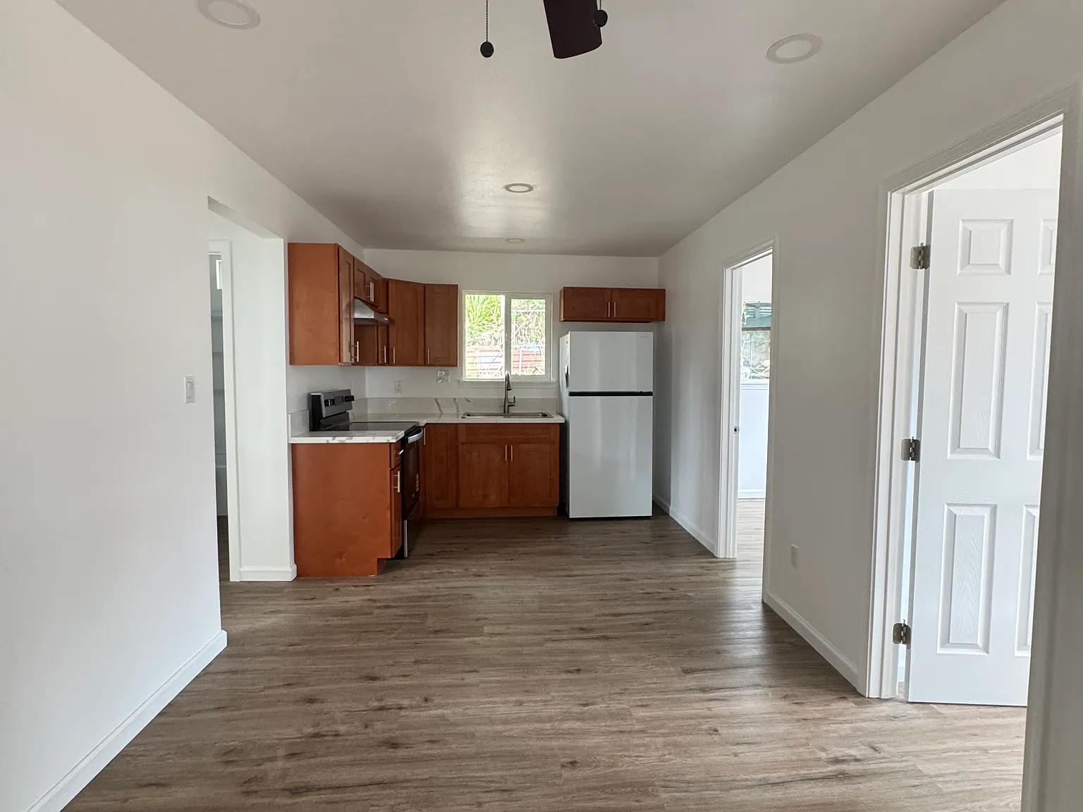 2 bed, 575 sqft, $3,300 — Photo 4
