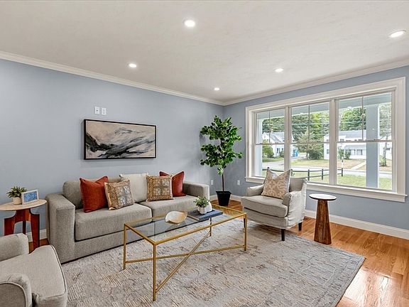 3rd image of 193 E Spring St