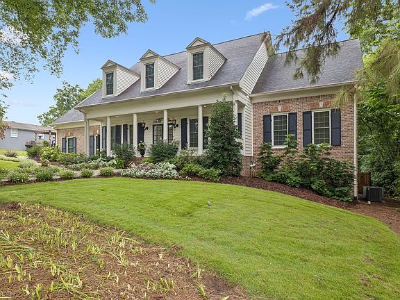 3rd image of 1011 Buckingham Cir