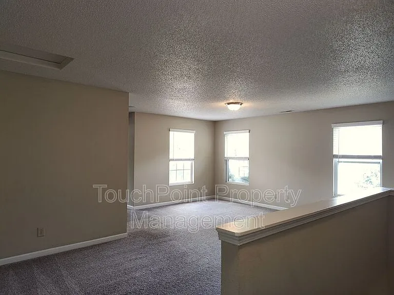 2038 Dunsmore Ln — Photo 11