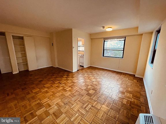 3rd image of 1801 Clydesdale Pl NW APT 316