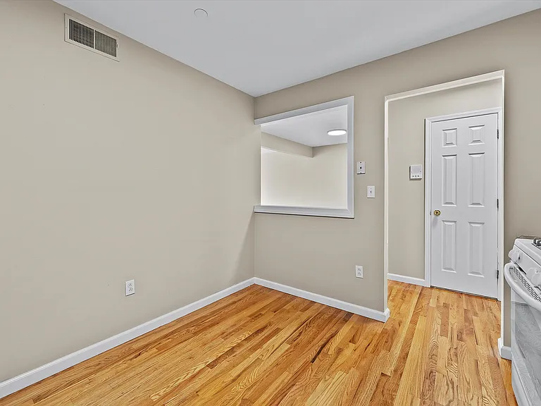 10-12 Chestnut St #207A — Photo 10