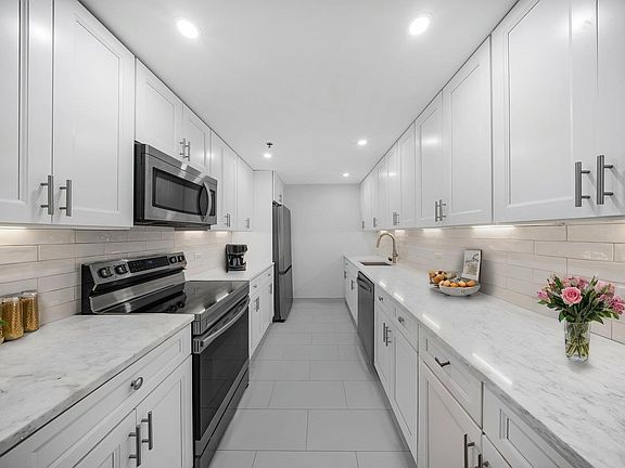 4th image of 2 Constitution Ct APT 707