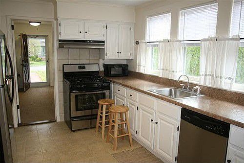 4th image of 150 Halsey St