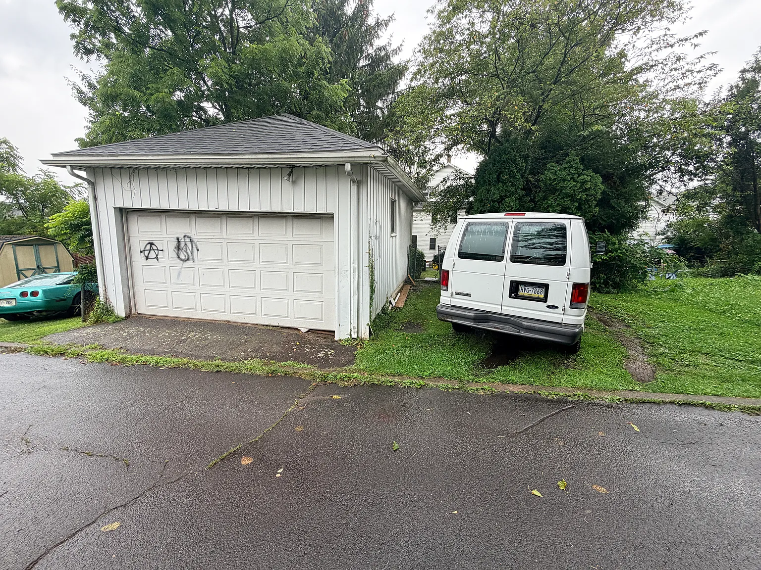 4 bed, 2200 sqft, $1,600 — Photo 2