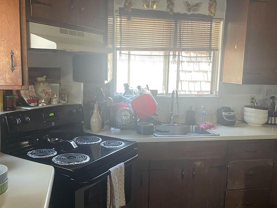 2nd image of 2484 Palmira Ave