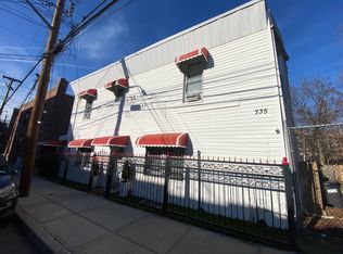 735 E 211th St, Bronx, NY