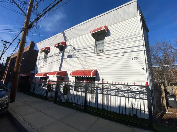 735 E 211th St, Bronx, NY 10467