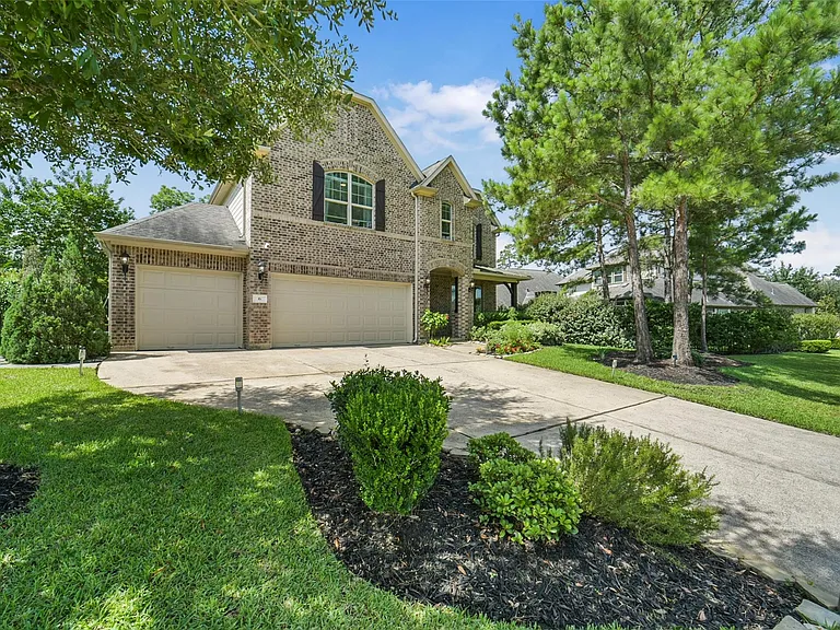 6 S Wheatleigh Dr — Photo 1
