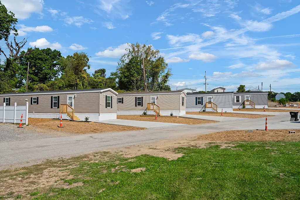 Center Manor — Photo 1