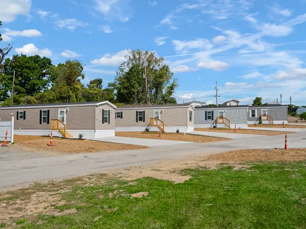 Center Manor, 400 Center Manor Dr Lot D15, Monaca, PA 15061