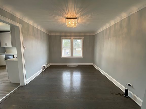 4th image of 8244 S Artesian Ave