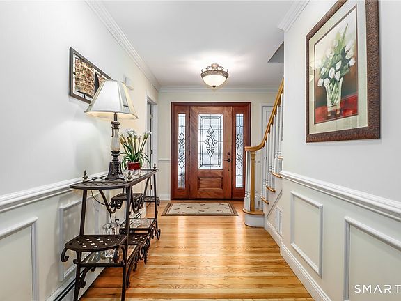 4th image of 427 Long Mountain Road