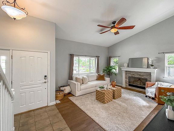 4th image of 584 Sugar Mill Pl