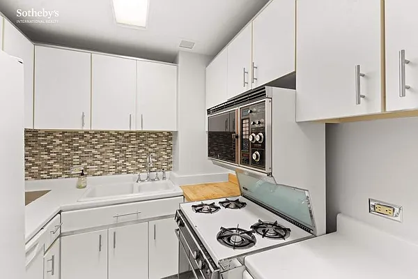 Rented by Sotheby's International Realty | media 5