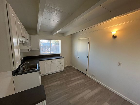 3rd image of 813 E Mariposa Way