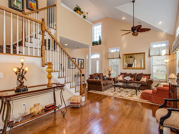 4th image of 167 Symphony Dr