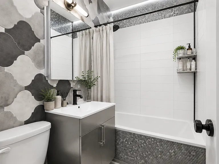 664 Onderdonk Ave #2R — Photo 7
