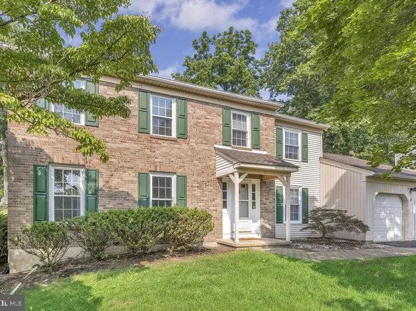 3 Round Tree Cir, Hockessin, DE 19707