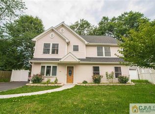 55 Idlewild Rd, Edison, NJ 08817